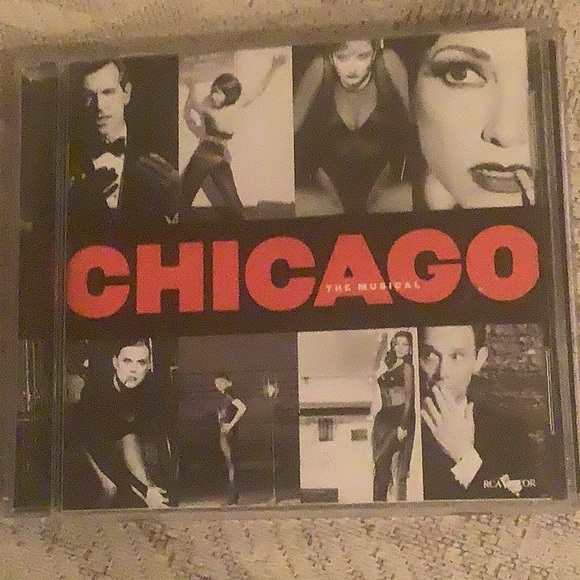 Chicago CD The 🎵 Musical  RCA Victor in excellent condition - Picture 1 of 6